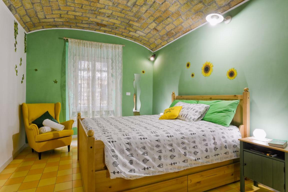 Bed And Colors Apartment *